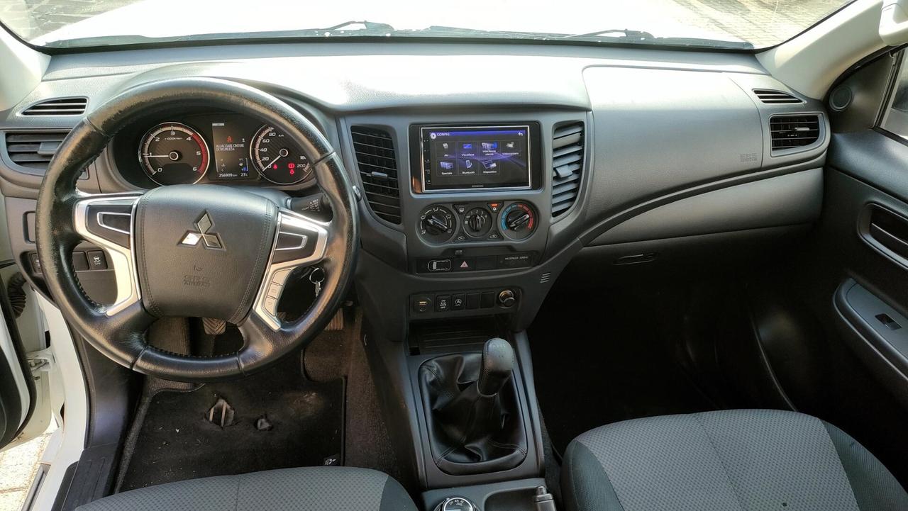 Mitsubishi L200 2.3 D Club Cab 4x4 Super Select Intense