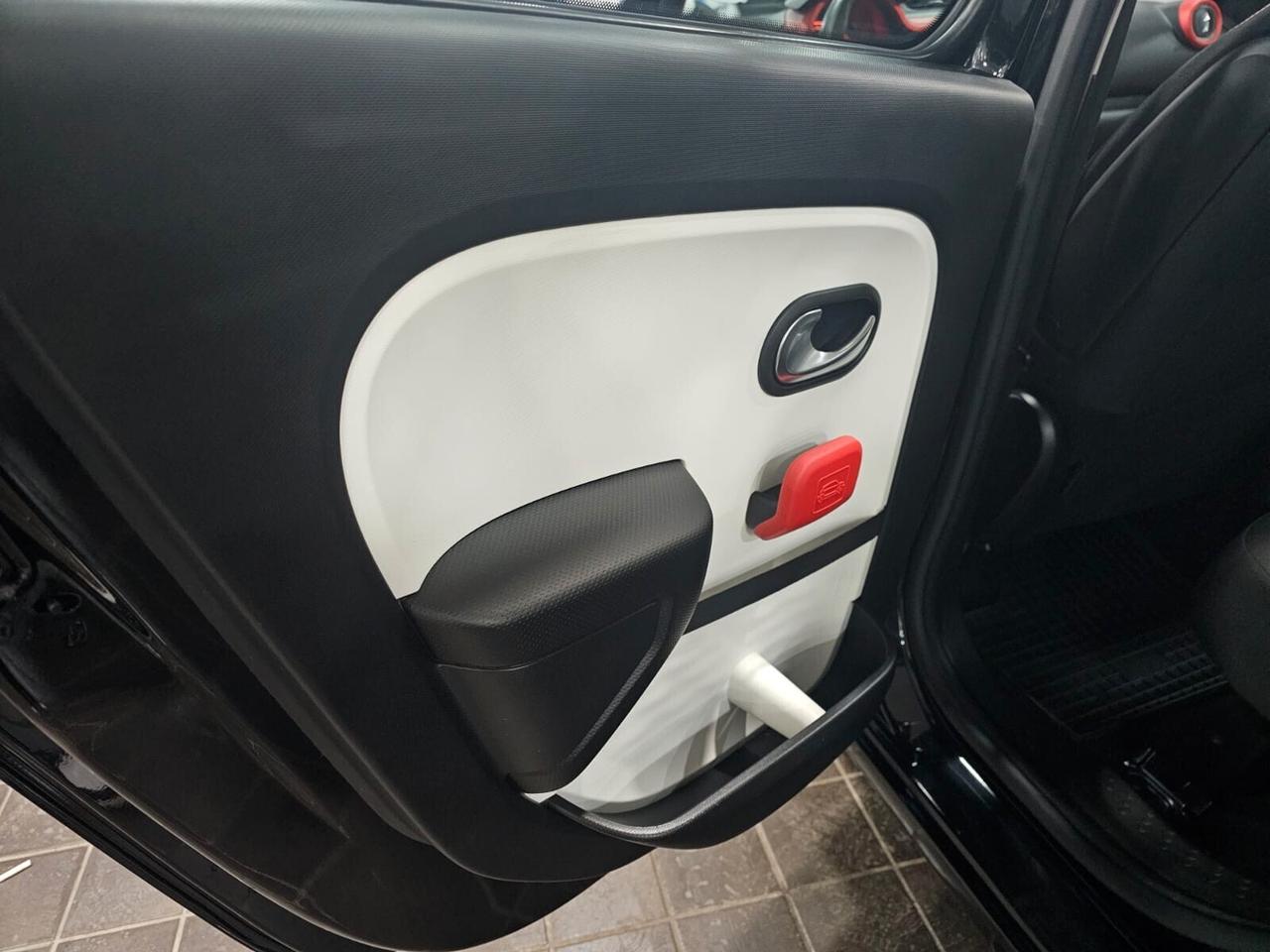 NUOVA RENAULT TWINGO ENERGY INTENS SCe 1.0 BENZ 65CV. GARANZIA UFFICIALE RENAULT. AUTO COME NUOVA.