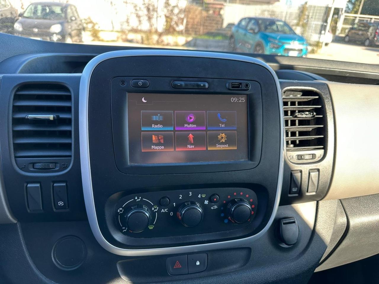 Renault Trafic T29 1.6 dCi 125CV 9 POSTI