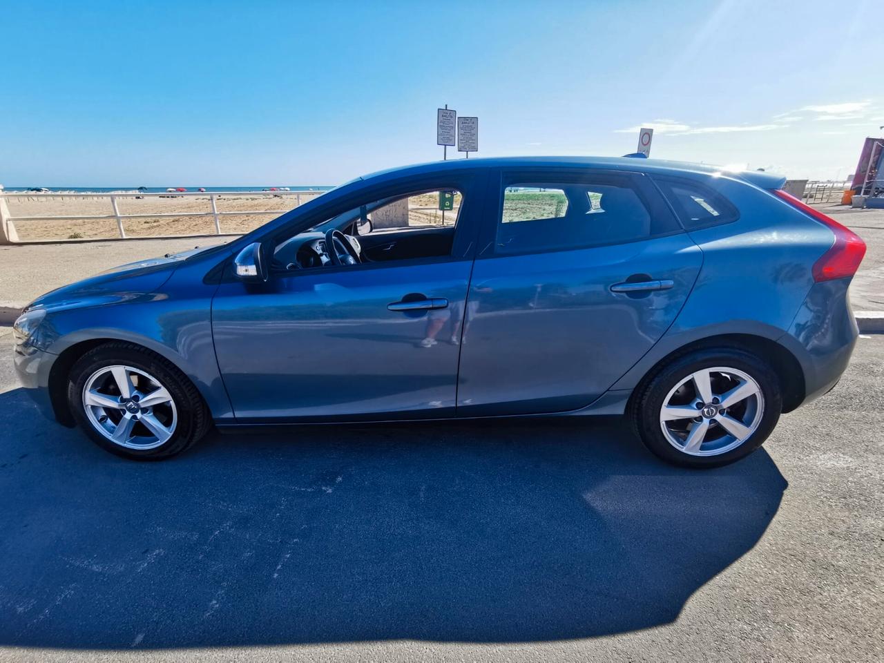 Volvo V40 D2 1.6 Summum 2014