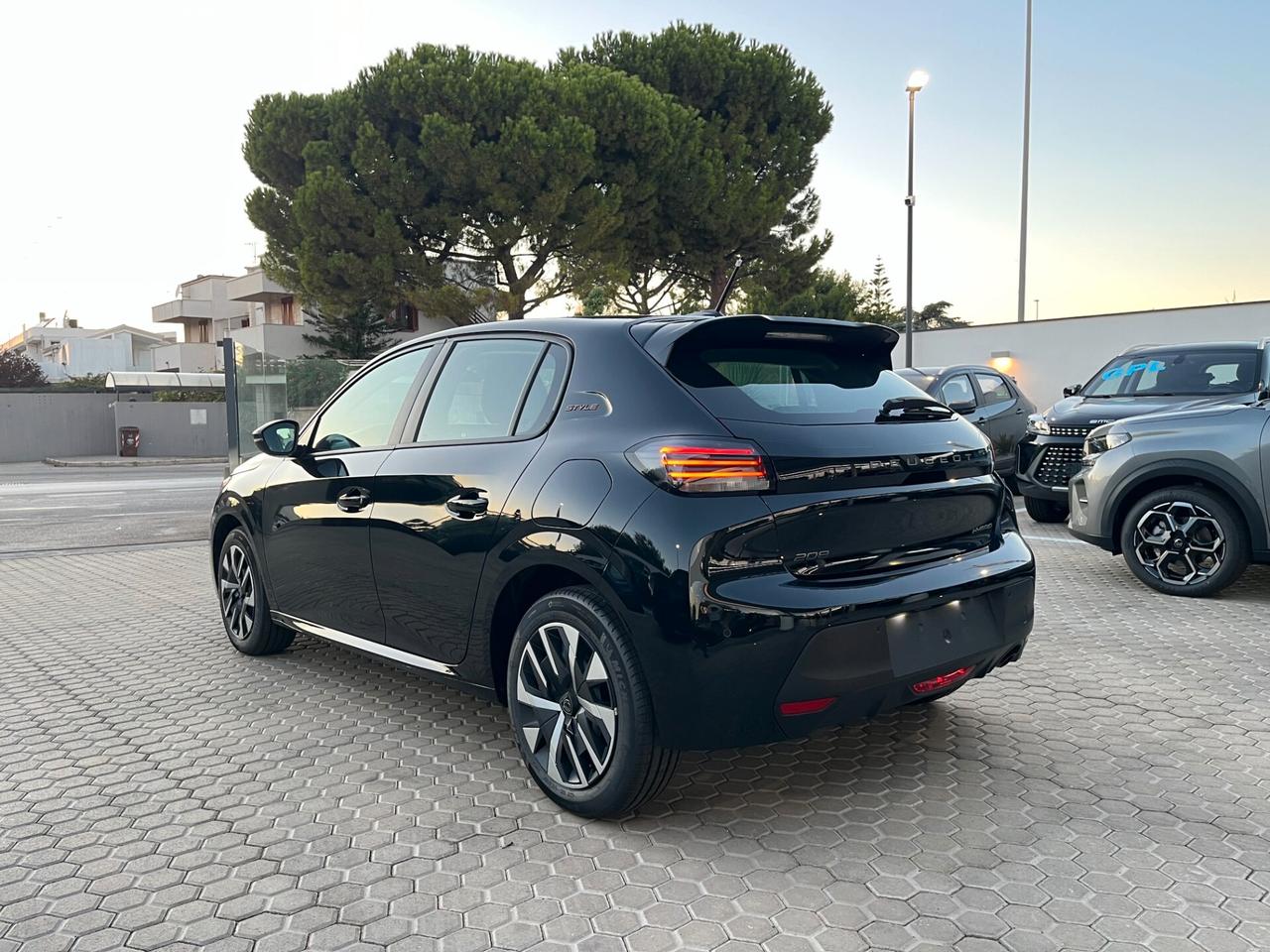 Peugeot 208 Hybrid 110 e-DCS6 Style Km0