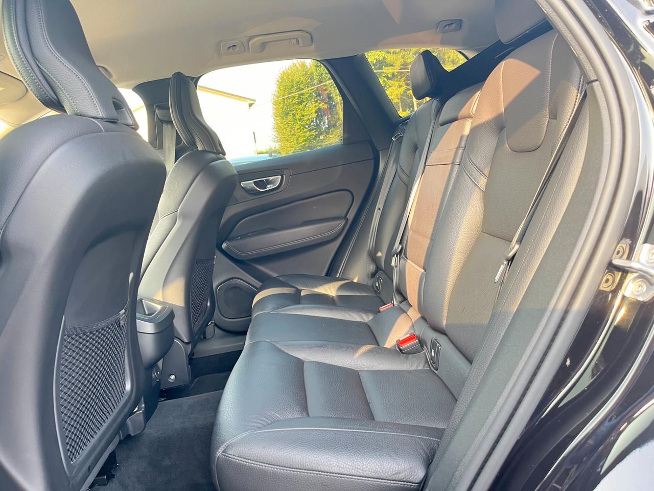 Volvo XC 60 B4 MILD HYBRID D AWD INSC. AUT
