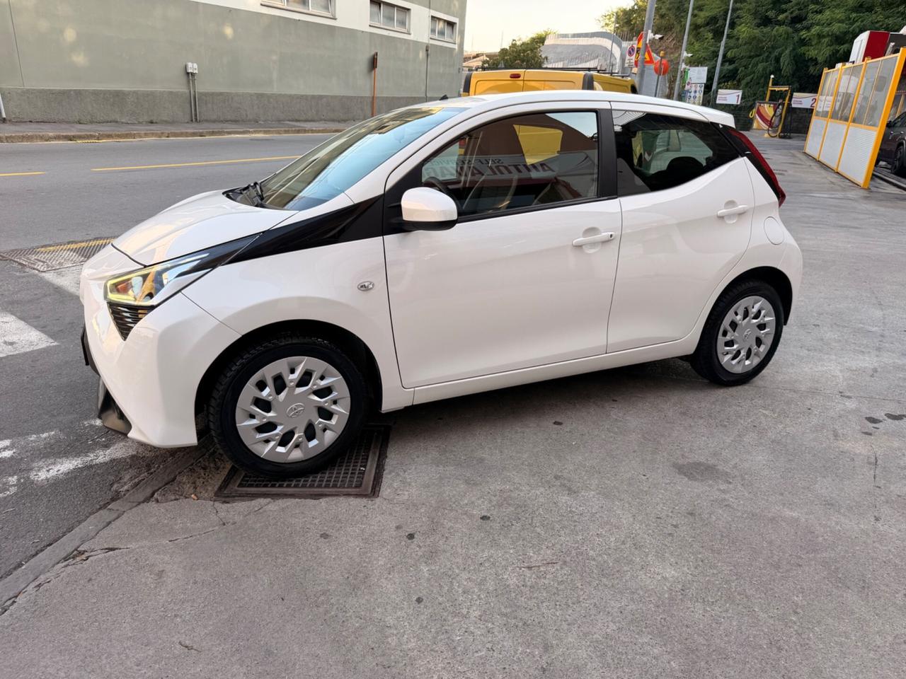 TOYOTA AYGO 1.0 NEOPATENTATI KM 23 MILA !!!!!