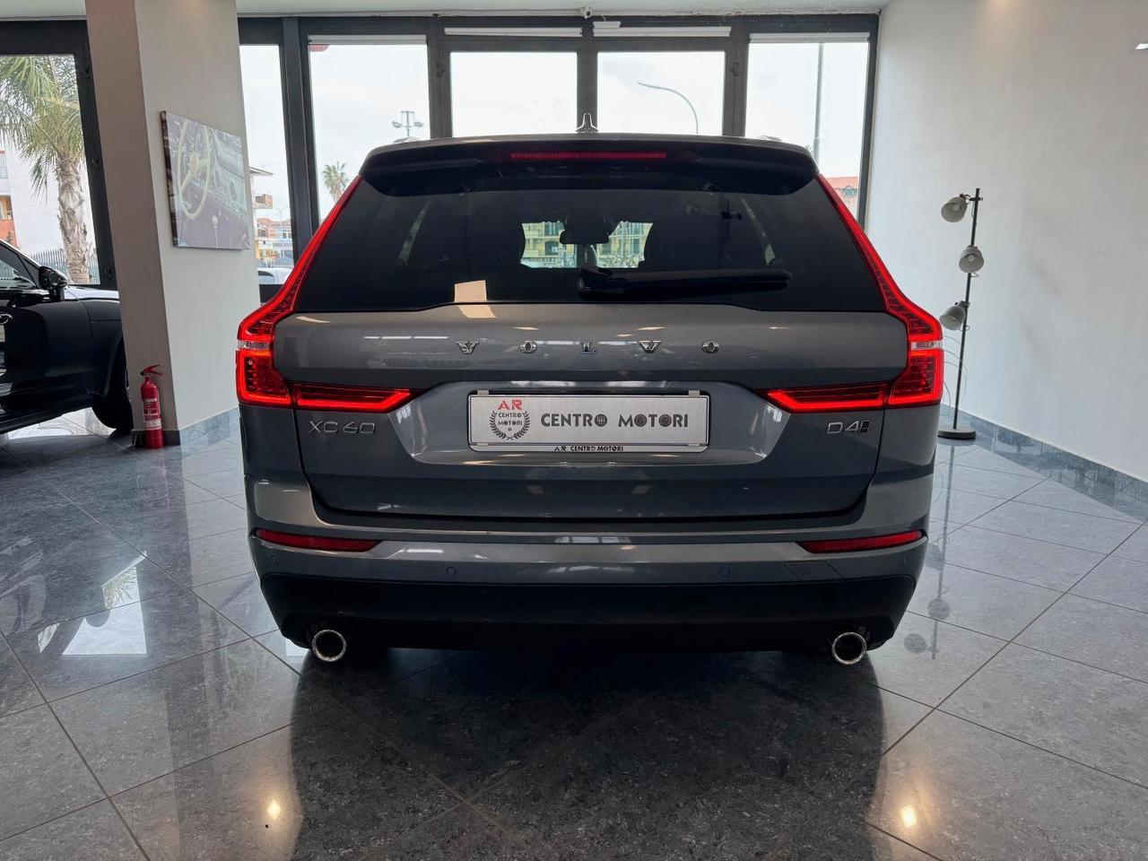 Volvo XC60 2.0 d4 190cv Awd Momentum Cockpit Full