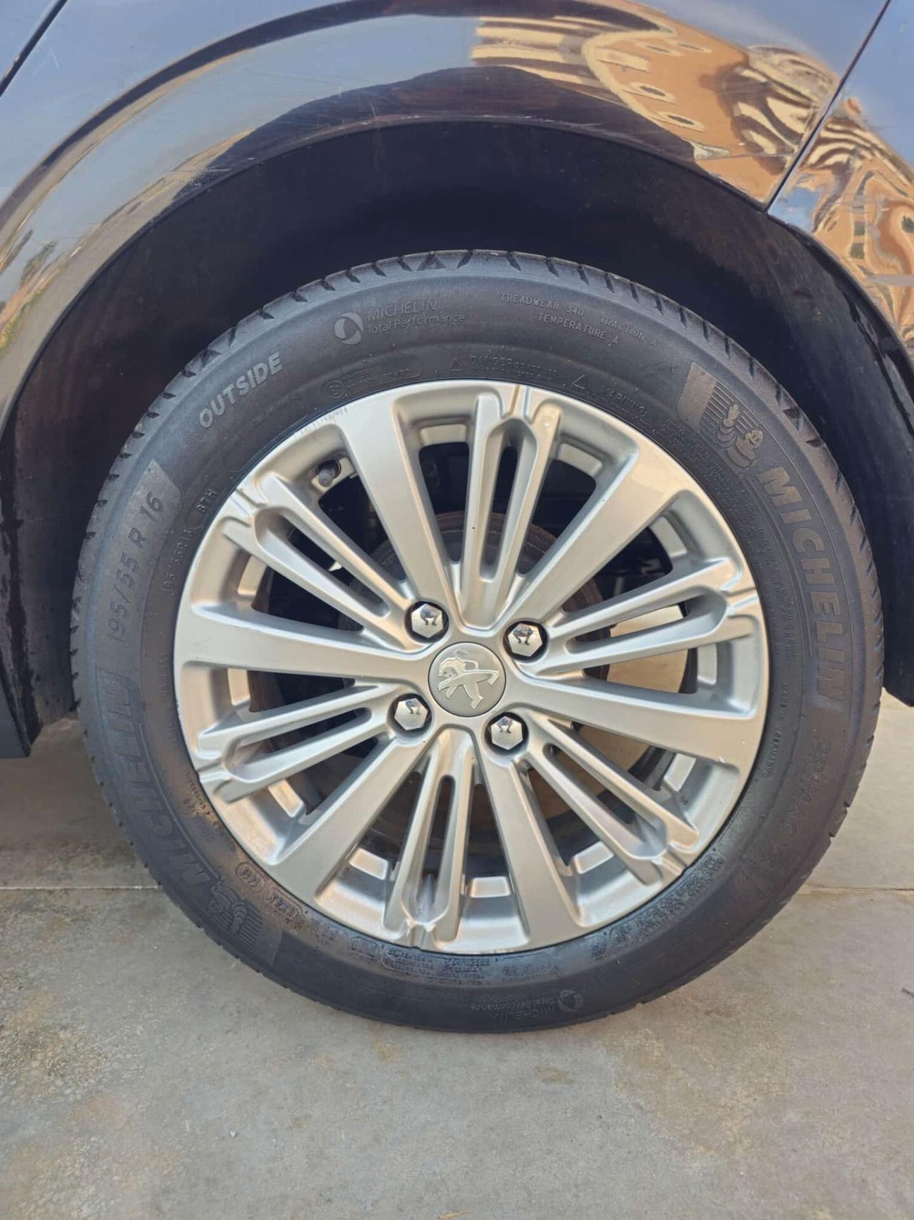 Peugeot 208 BlueHDi 75 5 porte Allure