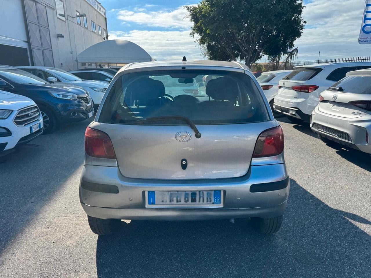 Toyota Yaris 1.0i VETTURA IN BUONE CONDIZIONI