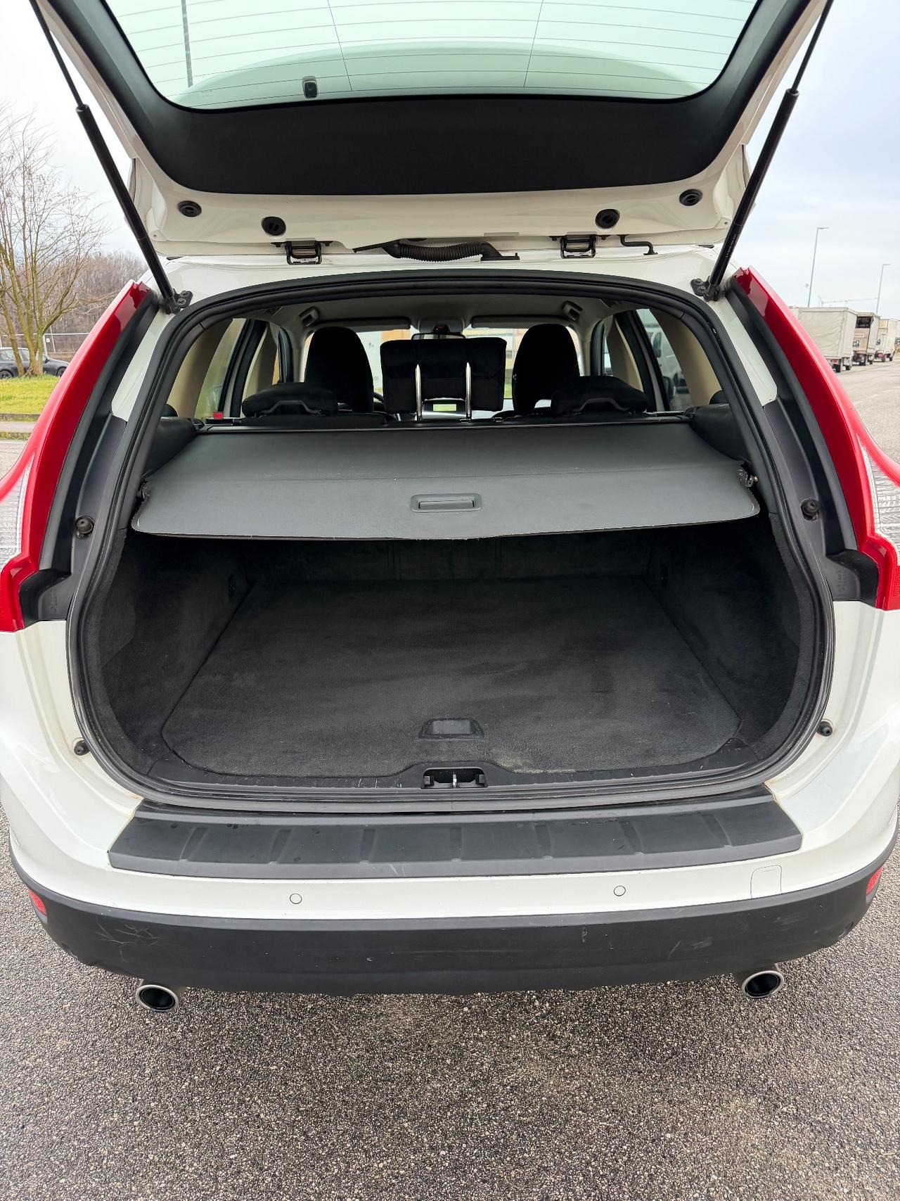 Volvo XC 60 XC60 D3 AWD Geartronic R-design