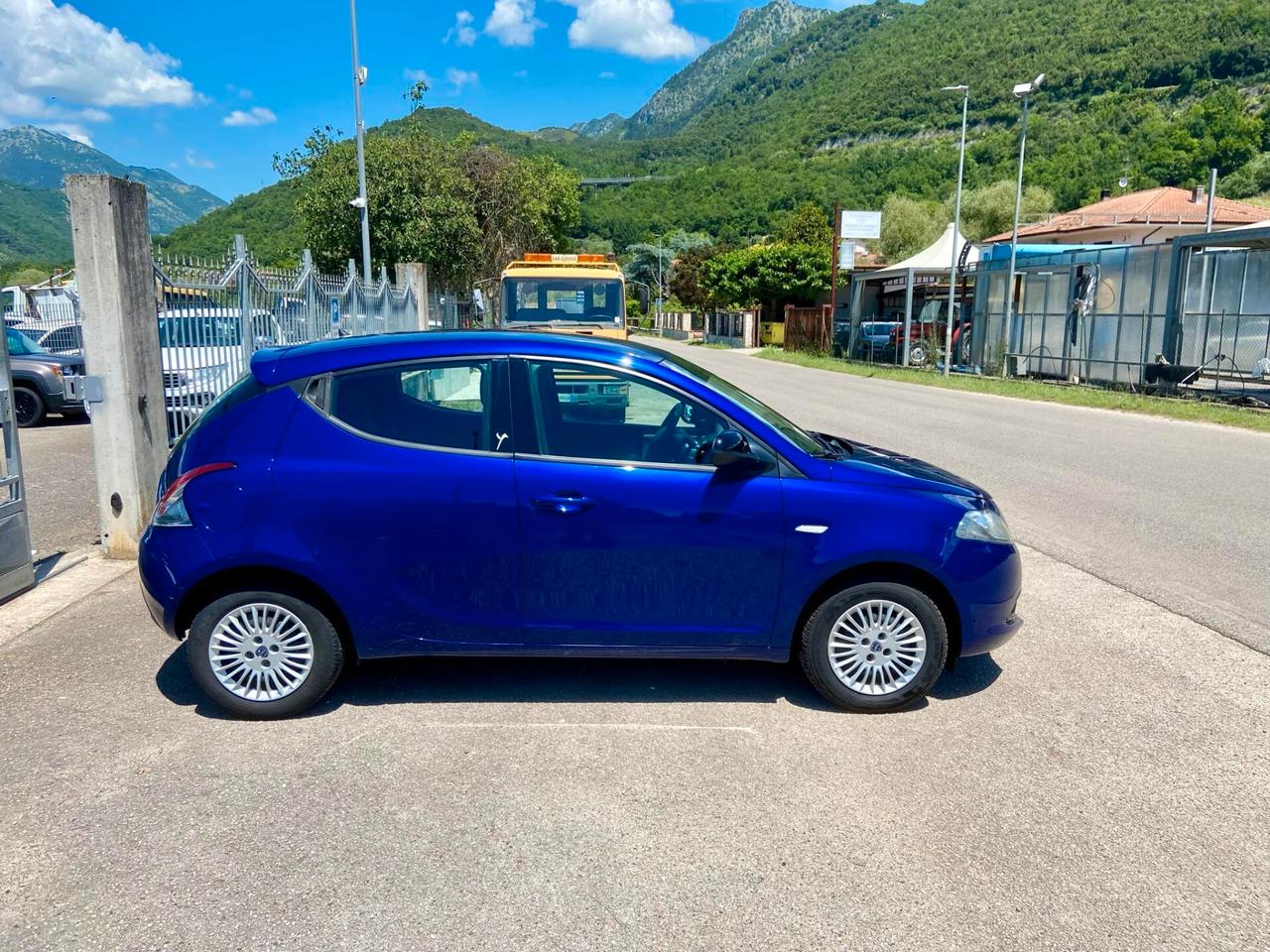 Lancia Ypsilon 1.2 69 CV 5 porte S&S Silver NEOPATENTATI