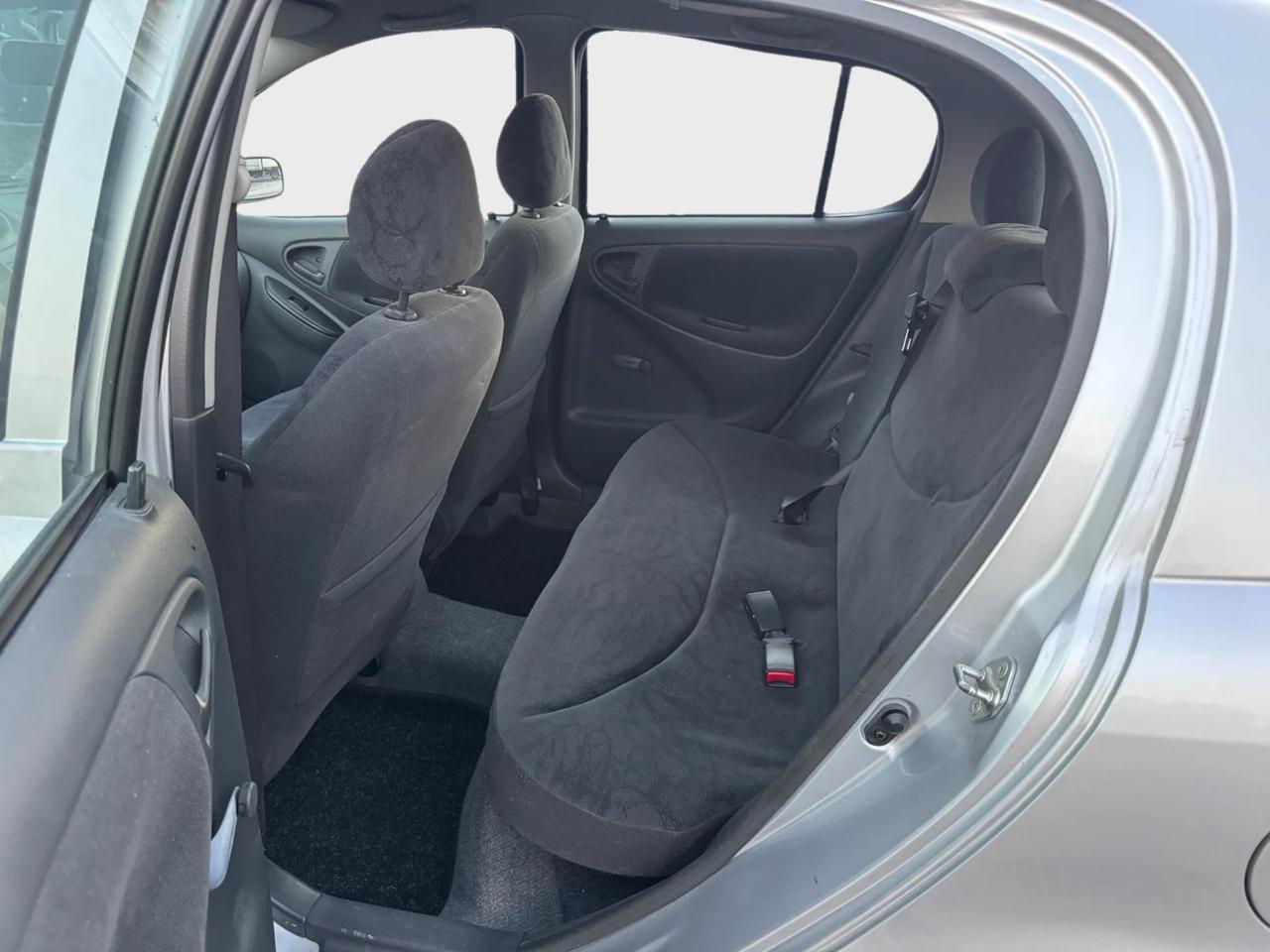 Toyota Yaris 1.0 benzina 2004 88.000km ottimo stato