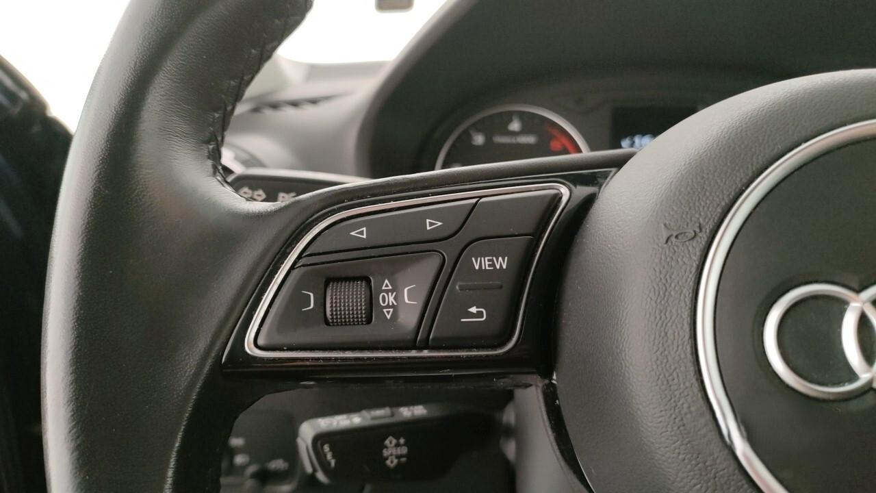 Audi Q2 30 TDI Identity Black