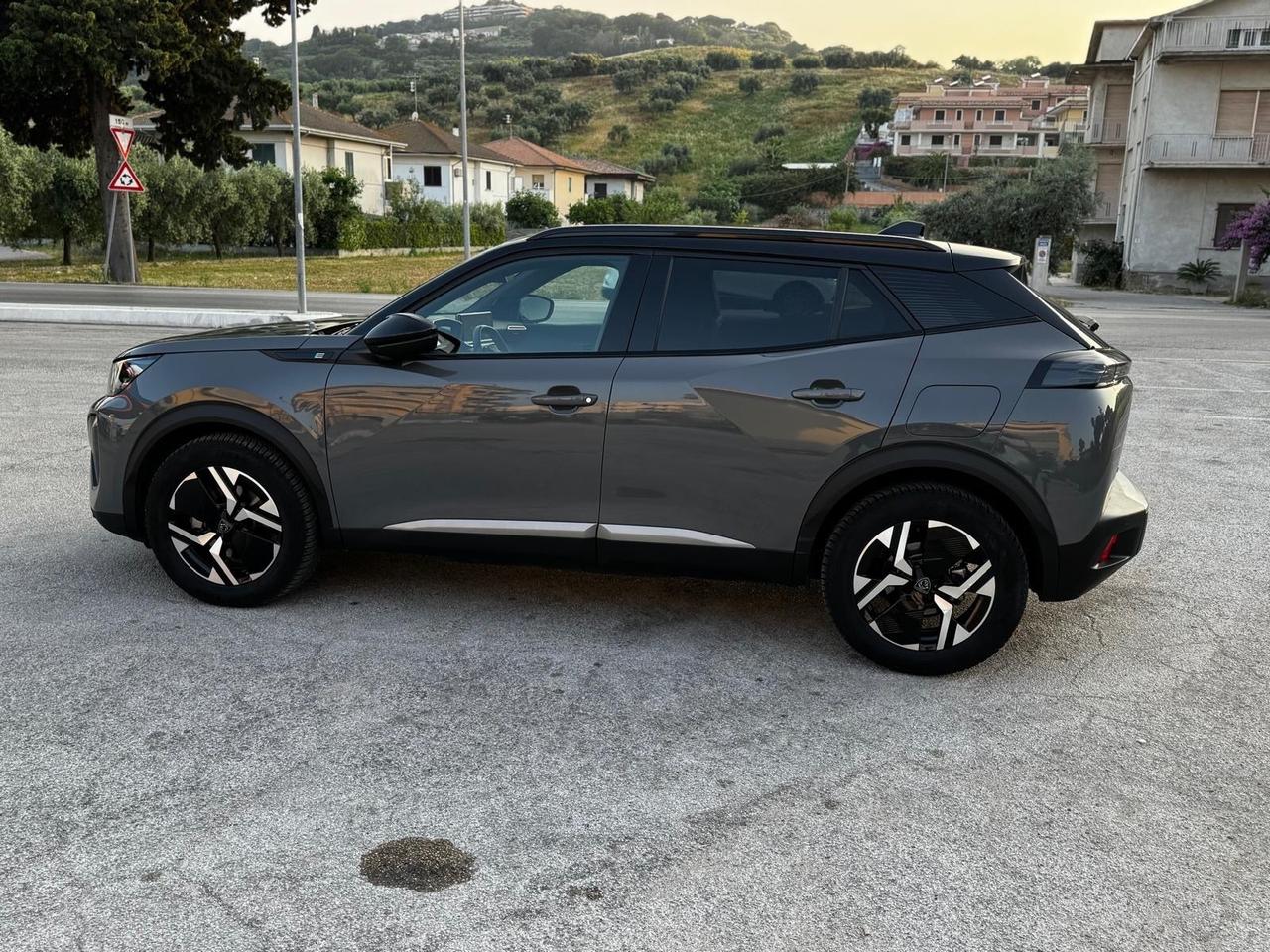 Peugeot 2008 motore elettrico 136 CV GT