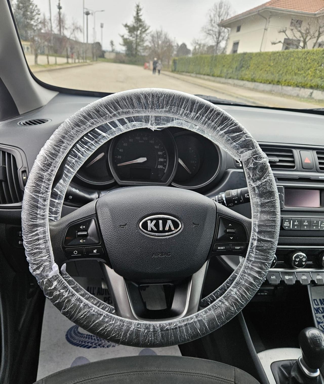 Kia Rio 1.4 CRDi NEOPATENTATI