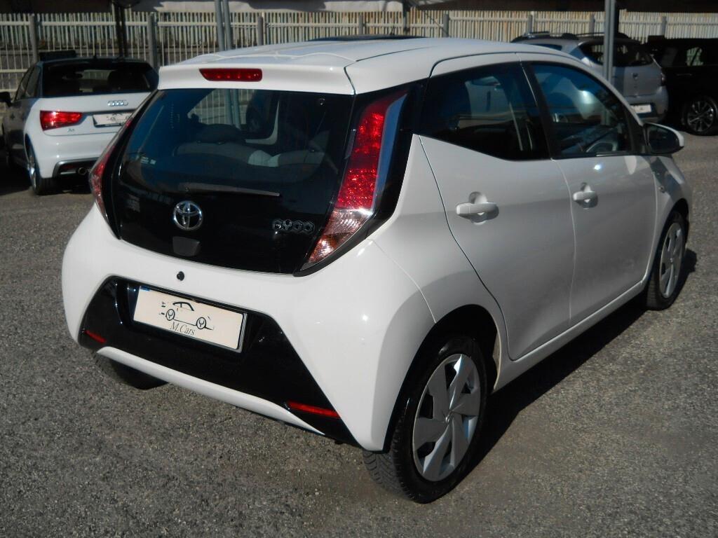 Toyota Aygo 1.0 VVT-i 69 CV 5 porte x-play MMT AUTOMATICA