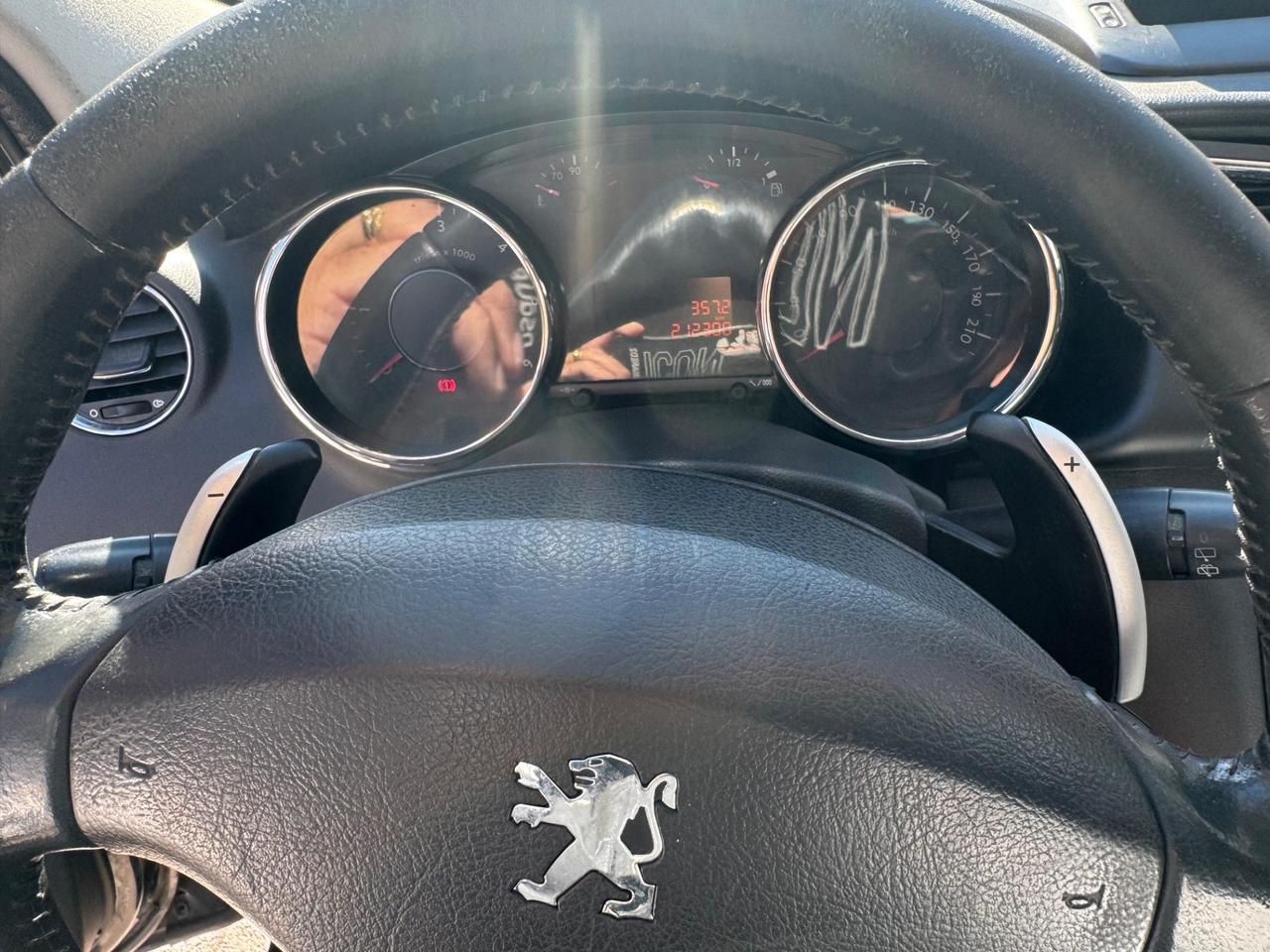 Peugeot 3008 1.6 HDi 110CV cambio robotizzato Premium