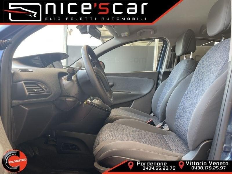 Lancia Ypsilon 1.0 FireFly 5 porte S&S Hybrid Ecochic Silver