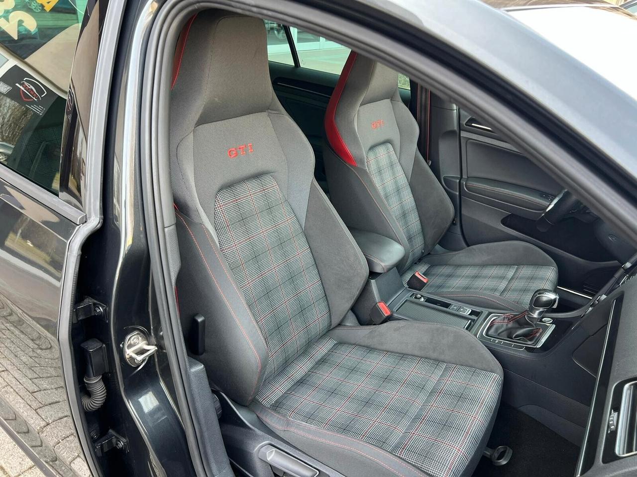 Volkswagen Golf GTI Performance 2.0 TSI DSG 230cv