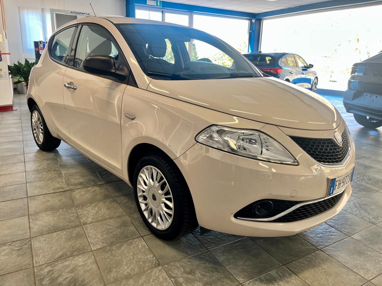 Lancia Ypsilon 1.2 69 CV 5 porte Gold