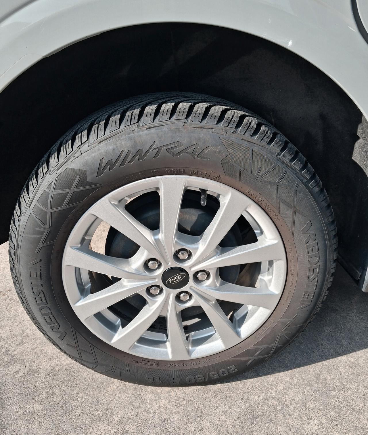 Ford Tourneo Courier 1.0 EcoBoost Titanium