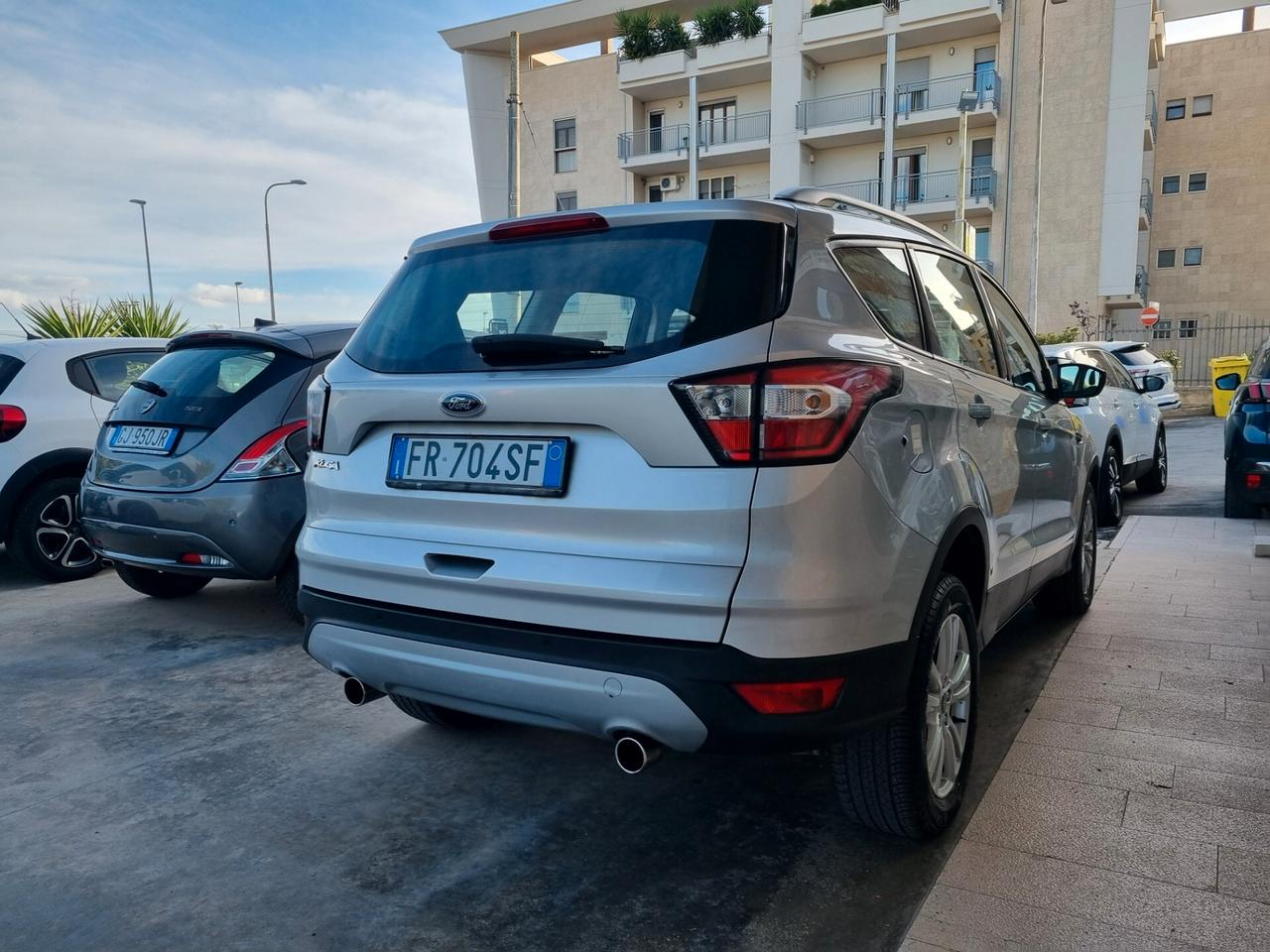 Ford Kuga 1.5 TDCI 120 CV S&S 2WD Powershift Business