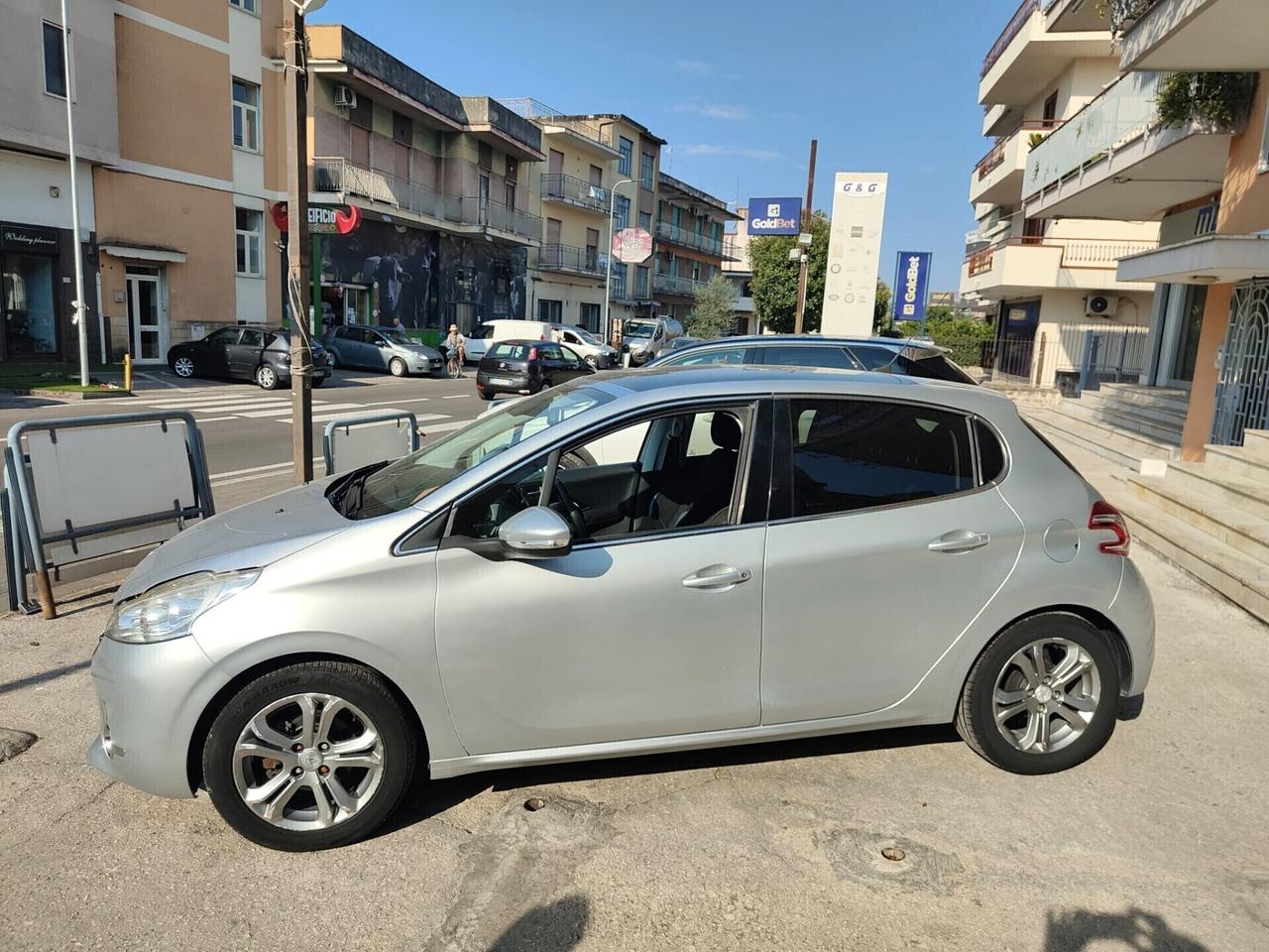 Peugeot 208 1.4 HDi 68 CV 5 porte