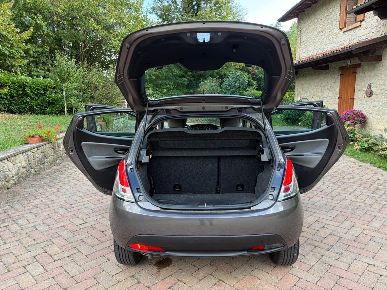 Lancia Ypsilon 1.2 69 CV 5 porte GPL Ecochic Gold