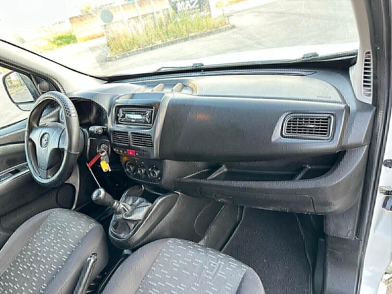 OPEL COMBO ANNO 2017 PRONTO ALL'USO! SUPER PREZZO!