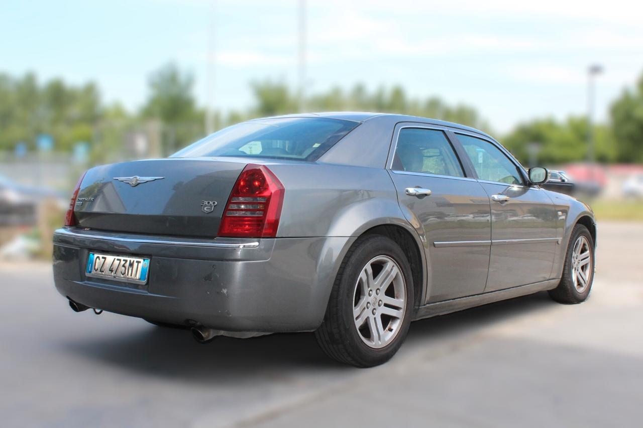 Chrysler 300C 3.0 V6 CRD berlina