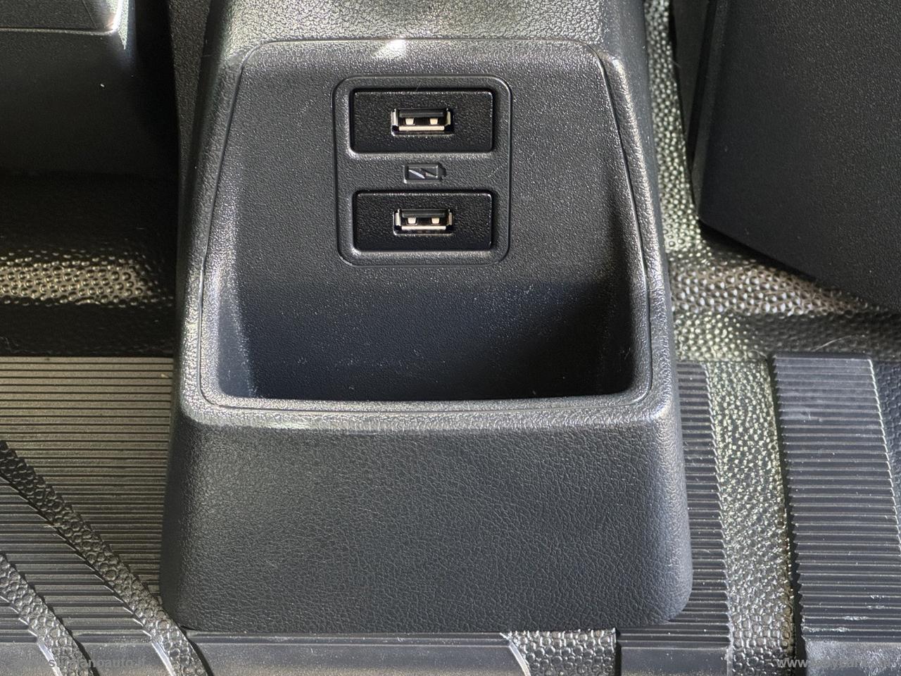 FORD Tran.Cust.320 2.0EcoB.130MHEVPL Comb.Tr. 9 POSTI + IVA