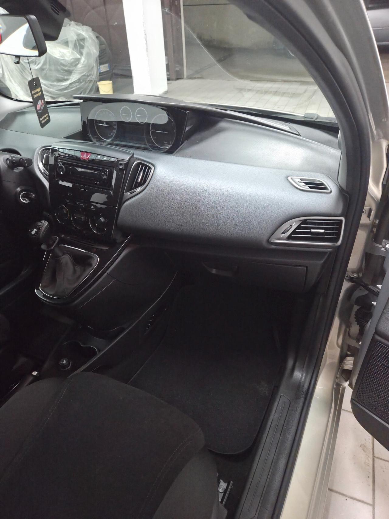 Lancia Ypsilon 0.9 TwinAir 85 CV 5 porte S&S Silver