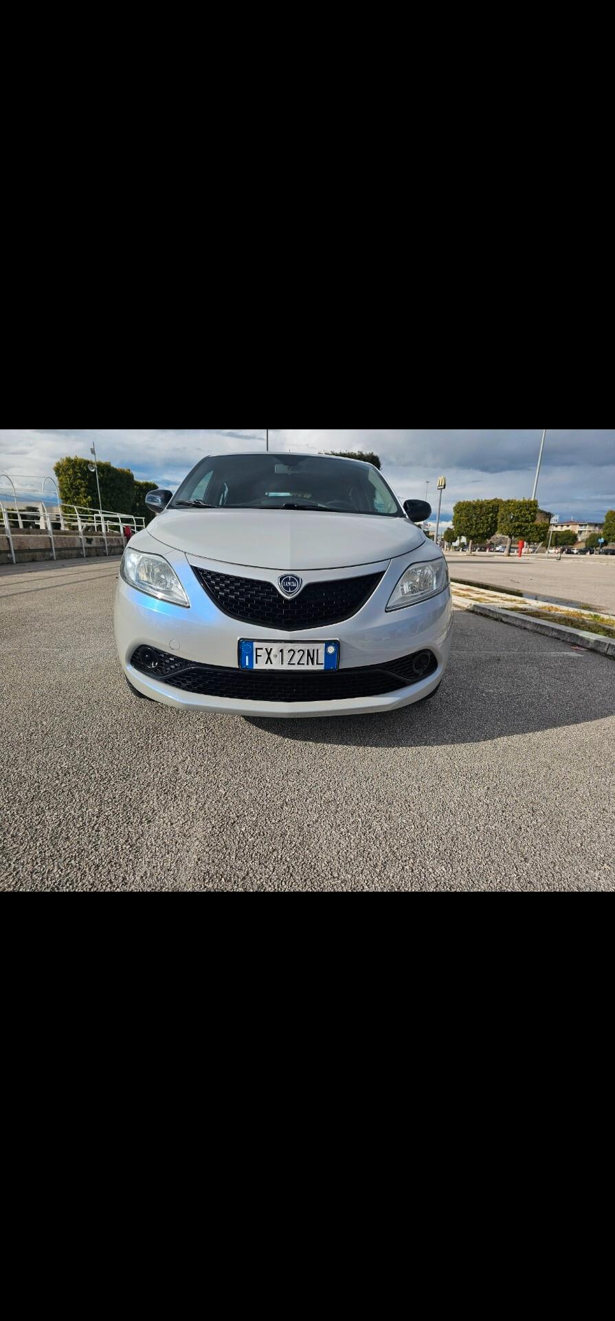 Lancia Ypsilon 1.2 69 CV 5 porte Platinum