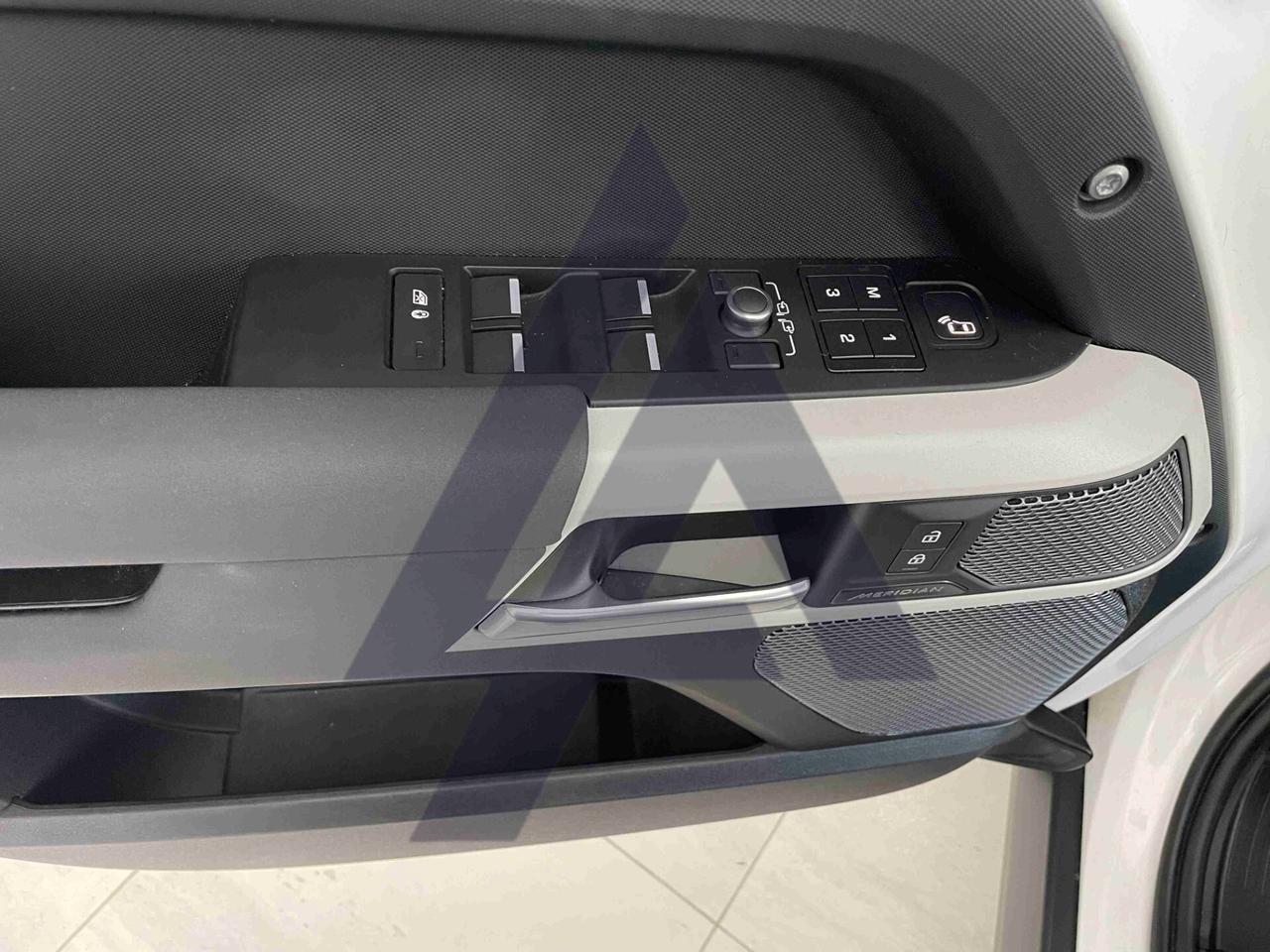 Land Rover Defender 110 3.0D I6 200 CV AWD Auto X-Dynamic HSE