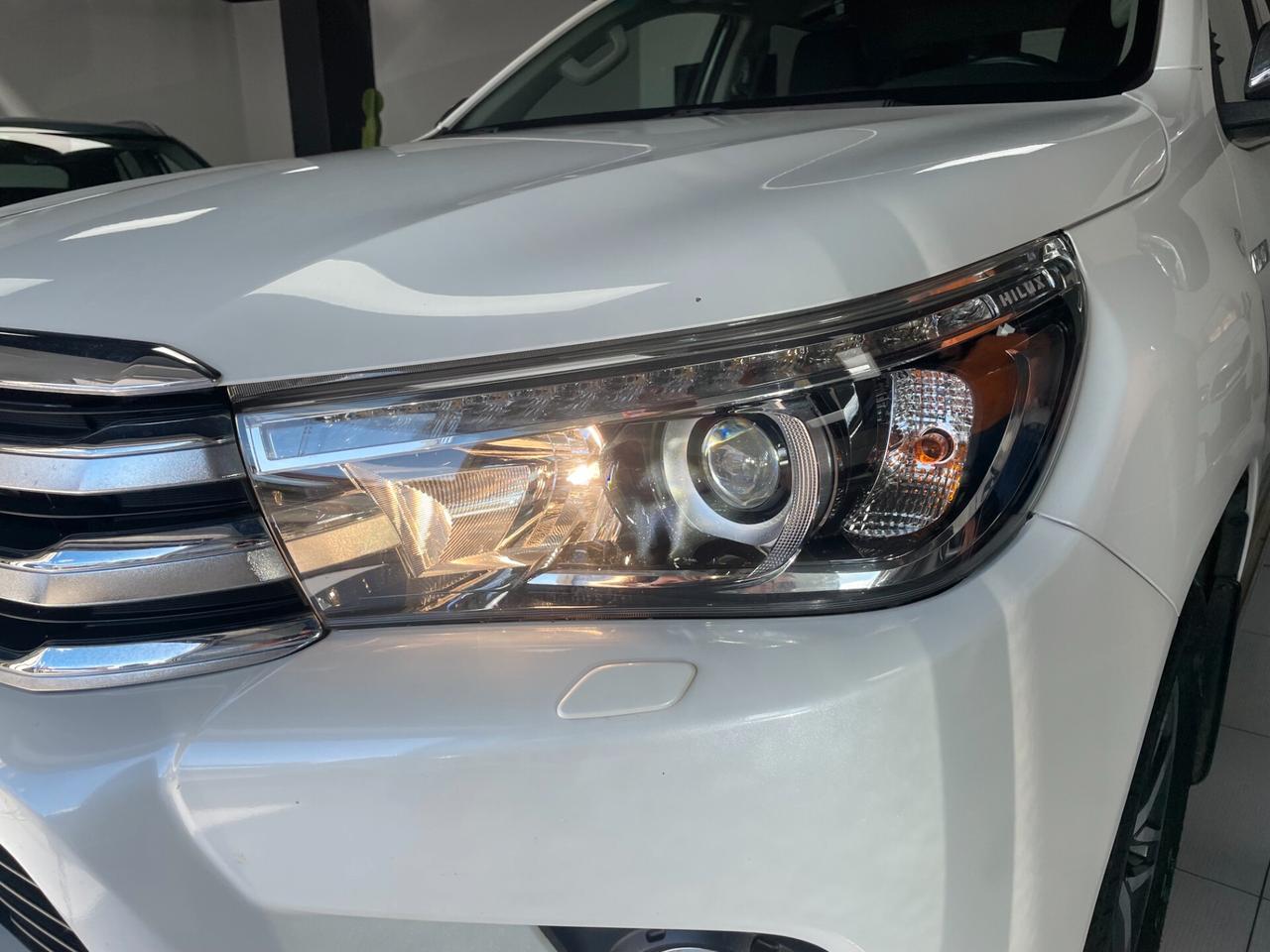 Toyota Hilux 2.4 D-4D A/T 4WD 4 porte Double Cab Executive