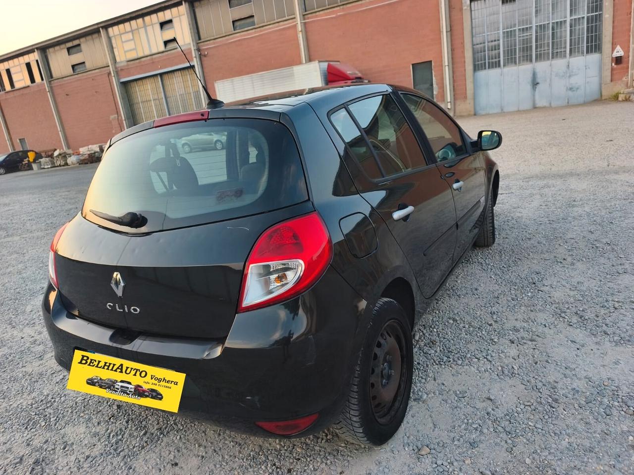 Renault Clio 2012----1.2 Benzina Neopatentati