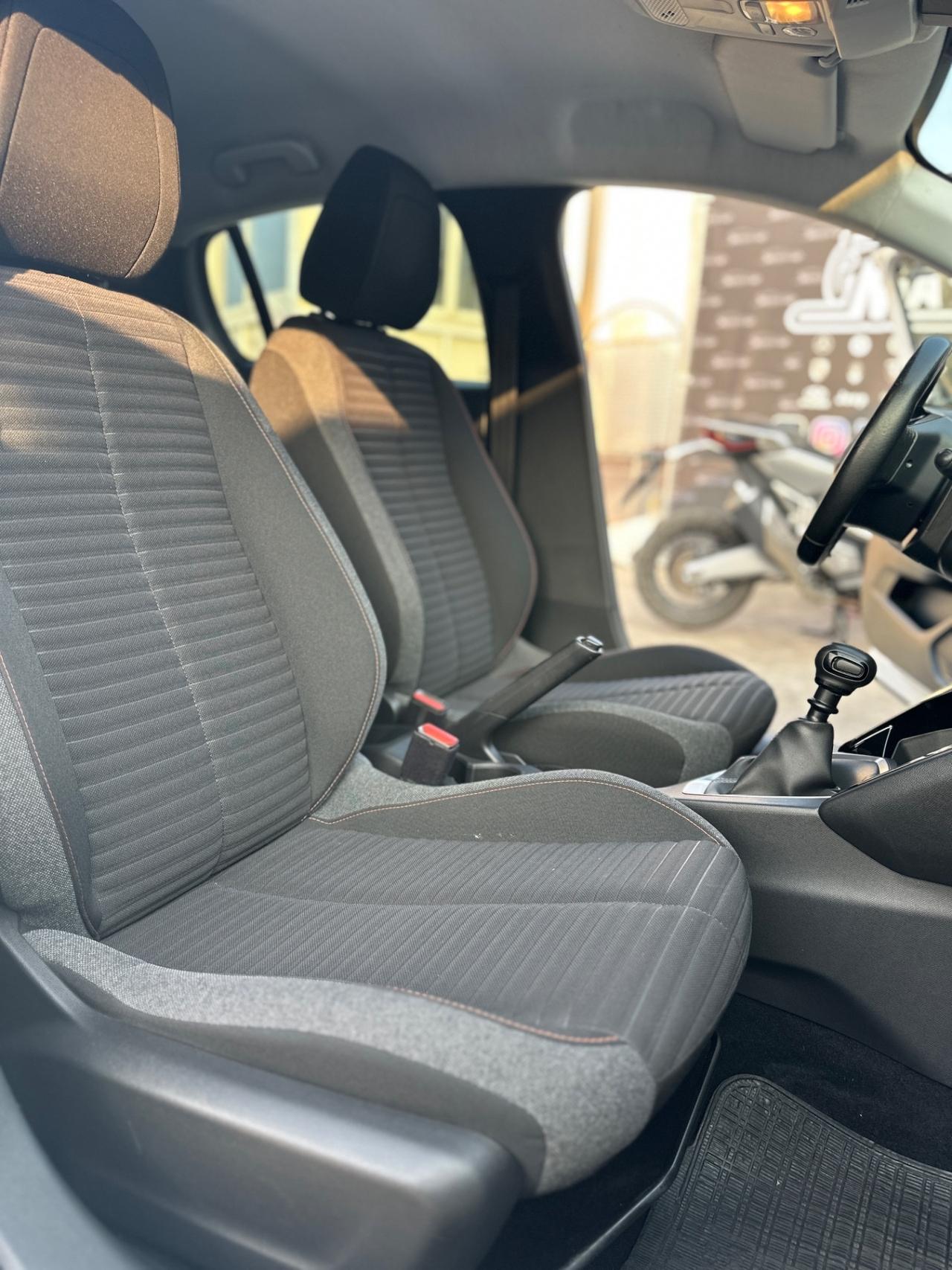 PEUGEOT 208 (anno 2021)