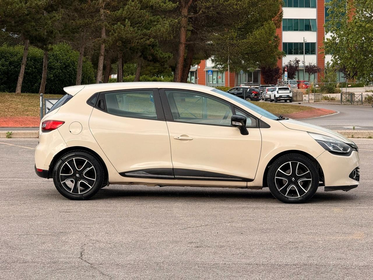Renault Clio 2015 GARANZIA 12 MESI