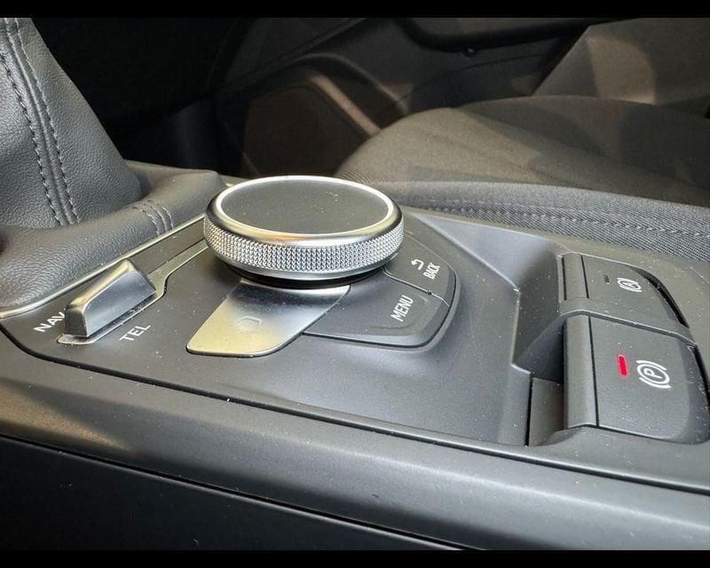 Audi Q2 30 TFSI Business Advanced