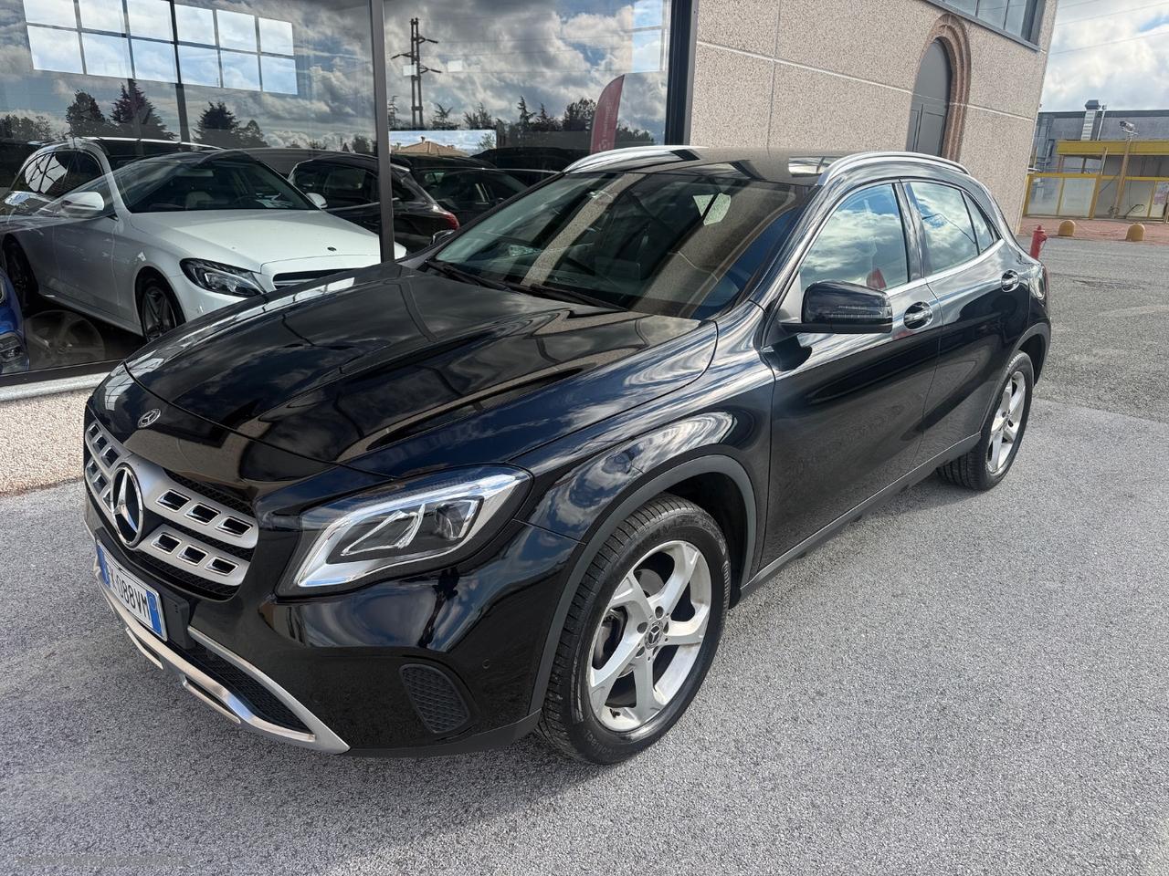 MERCEDES-BENZ GLA 200 d Automatic 4Matic Sport LED CAMERA NAVI