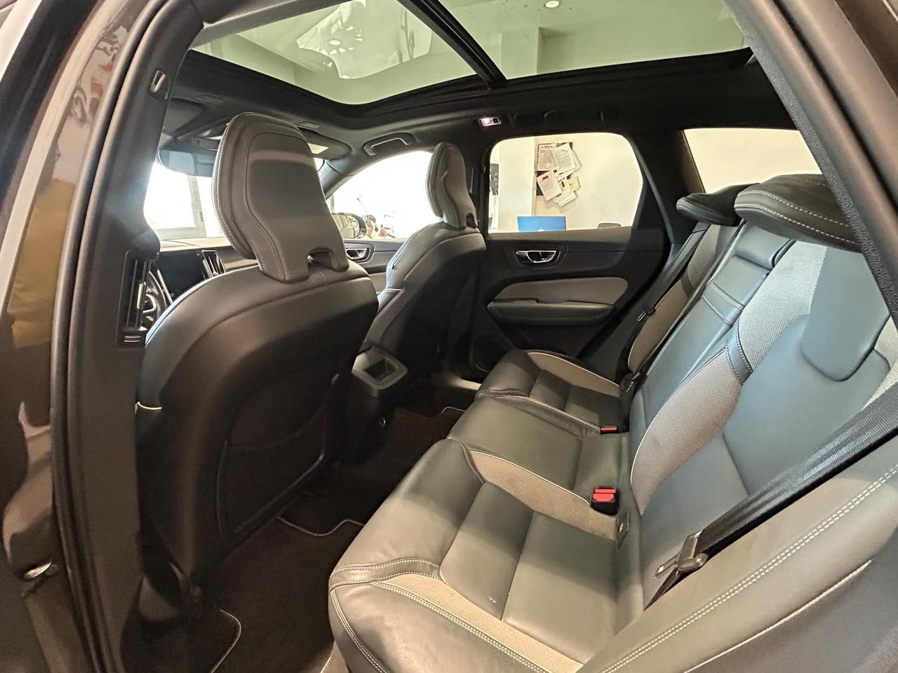 Volvo XC 60 XC60 D5 AWD Geartronic R-design