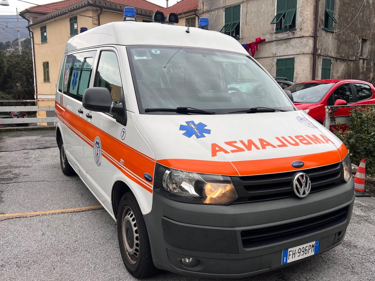 Volkswagen Transporter t5 2.0 TDI 140CV ambulanza