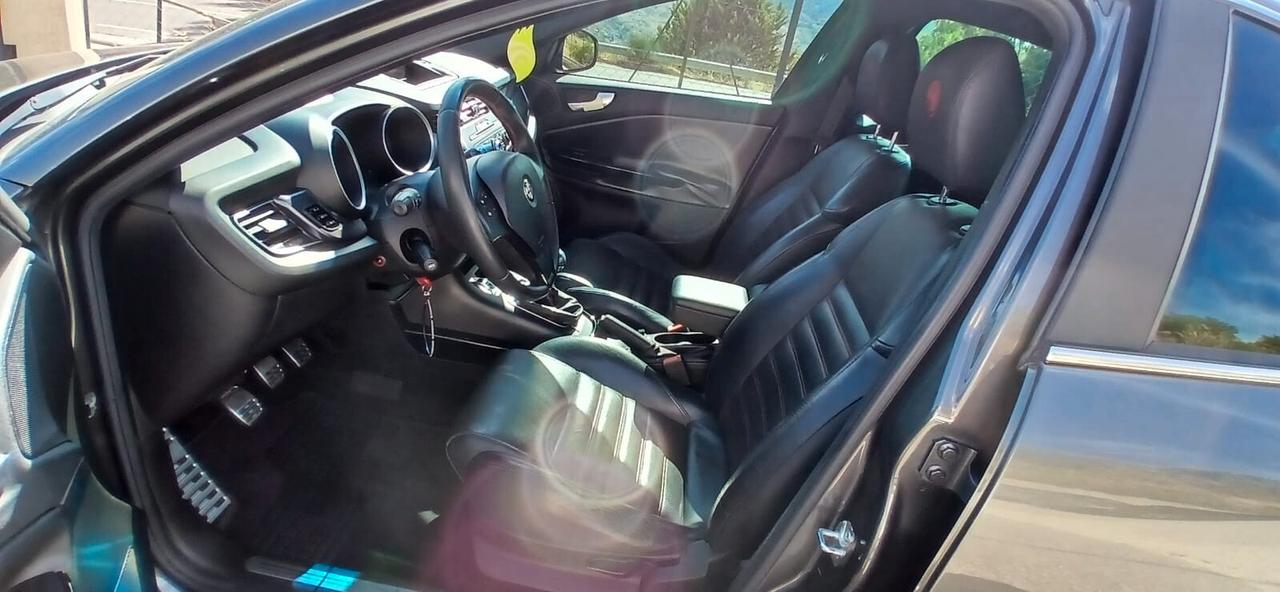 Alfa Romeo Giulietta 1.6 JTDm Distinctive - 2013