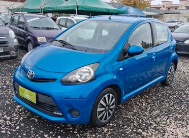 Toyota Aygo 1.0 12V VVT-i 5 porte Cool Soda Connect