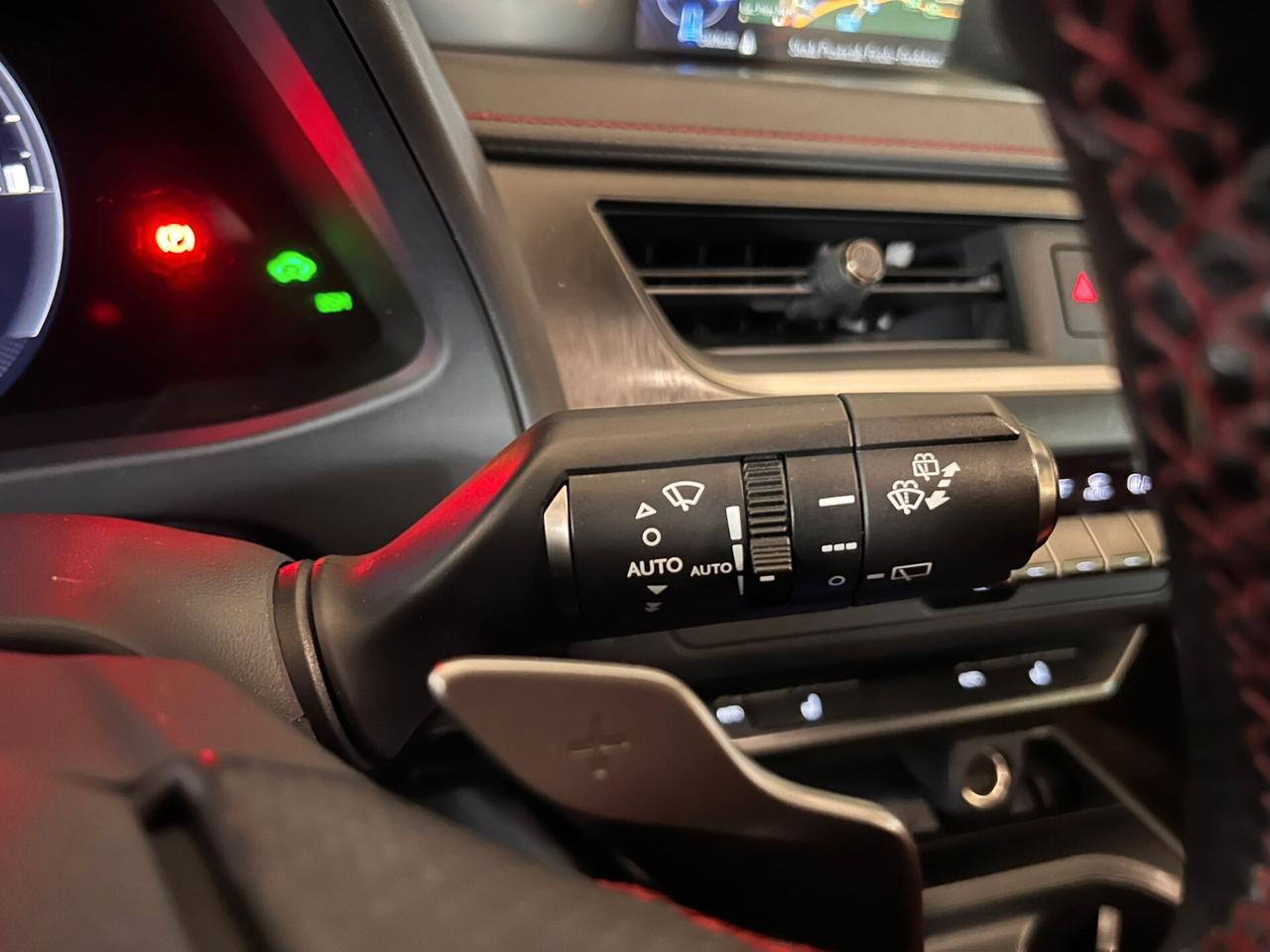 Lexus UX 250h F SPORT