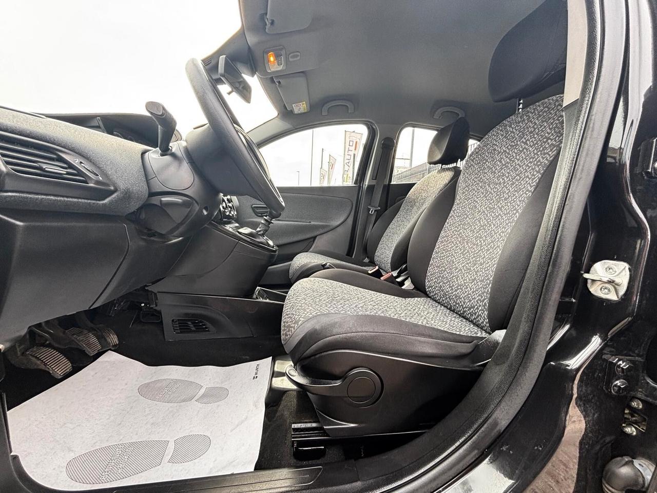 Lancia Ypsilon 1.0 FireFly 5 porte S&S Hybrid Gold