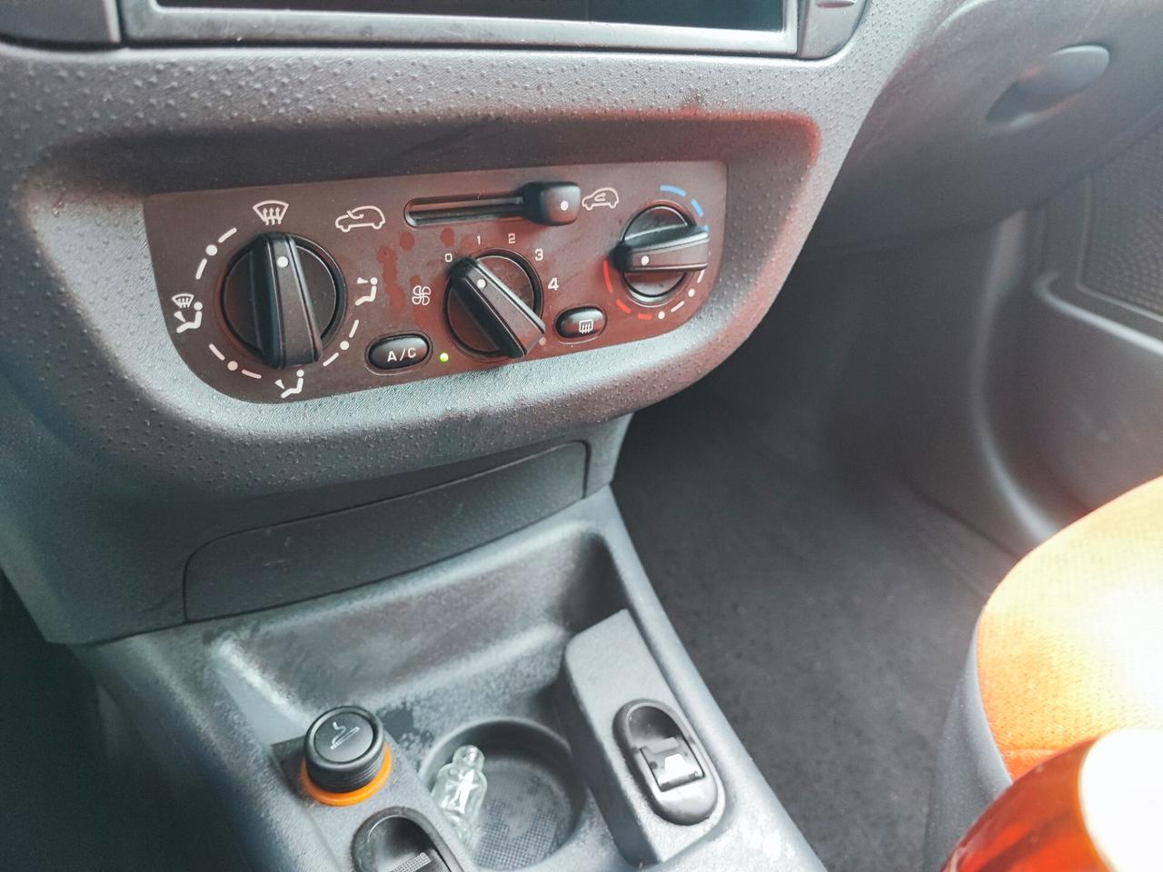Citroen C2 1.1 Exclusive 80 Milà km
