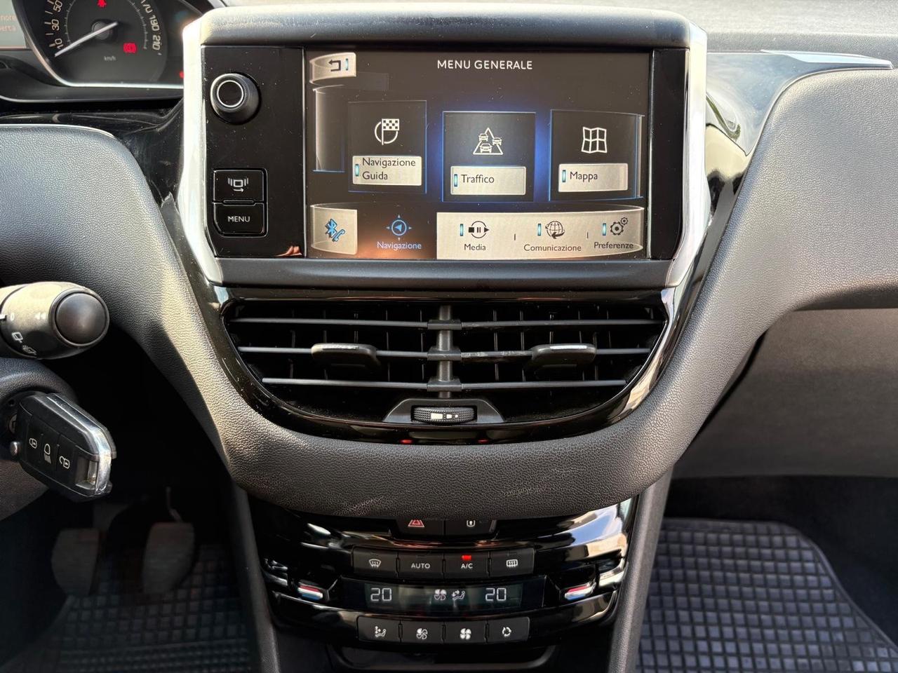 Peugeot 208 VTI ok per NEOPATENTATI