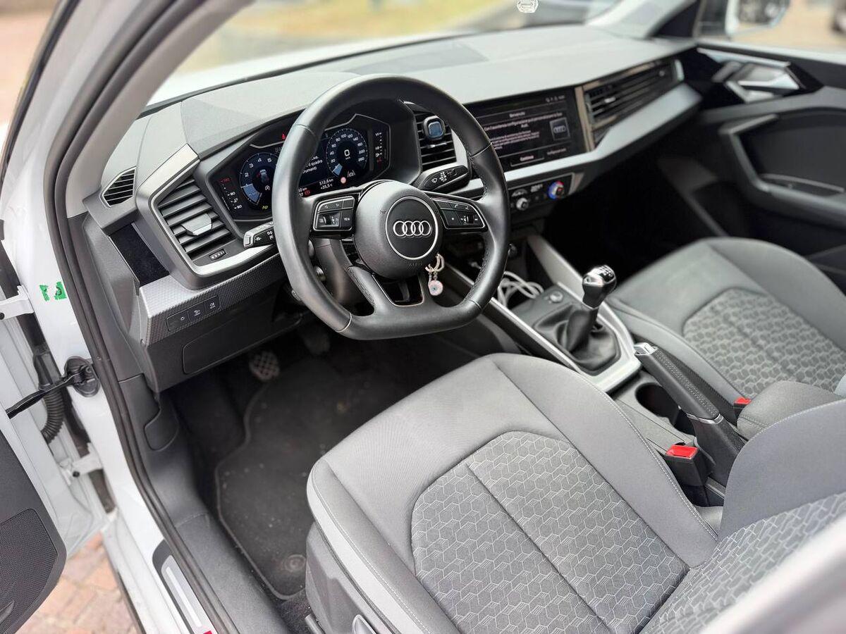 Audi A1 30 1.0 tfsi S line edition 116cv