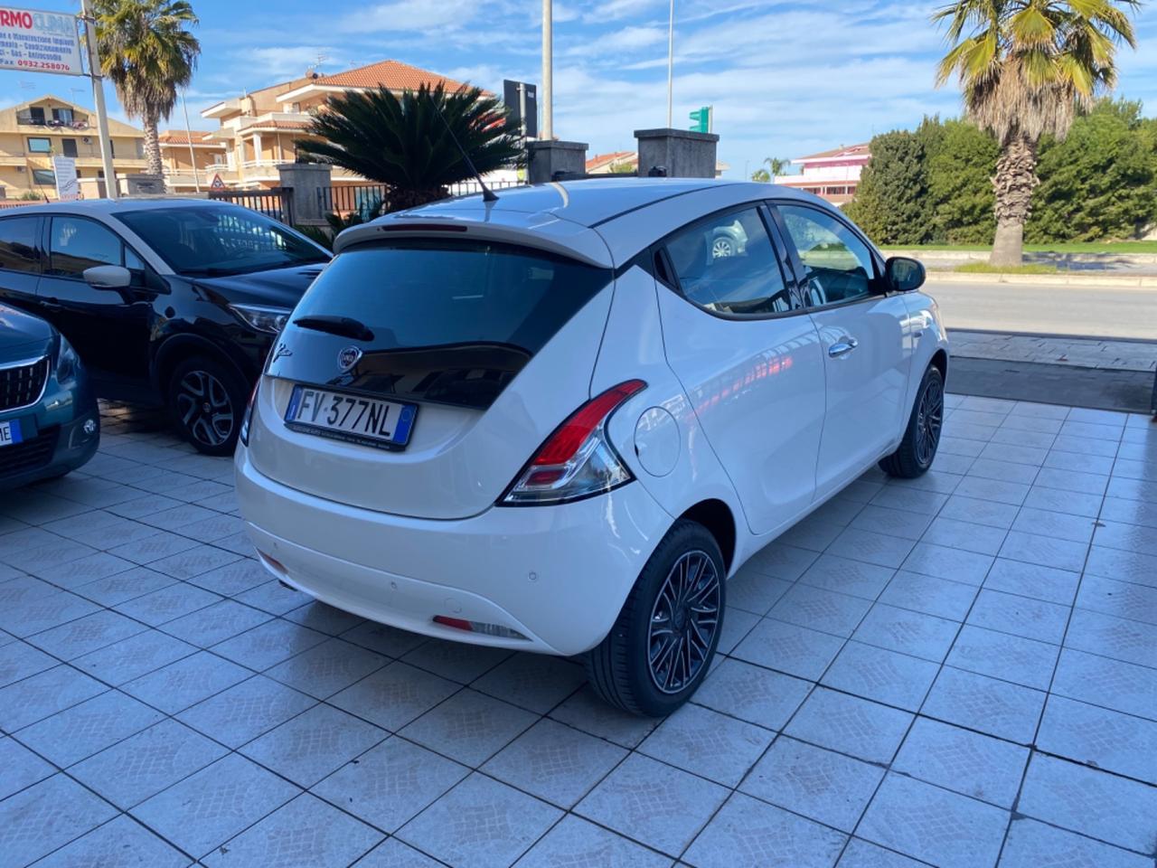 Lancia Ypsilon 1.2 69 CV 5 porte S&S Gold