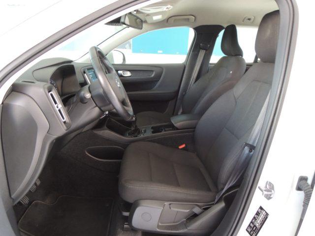 VOLVO XC40 T2 Momentum