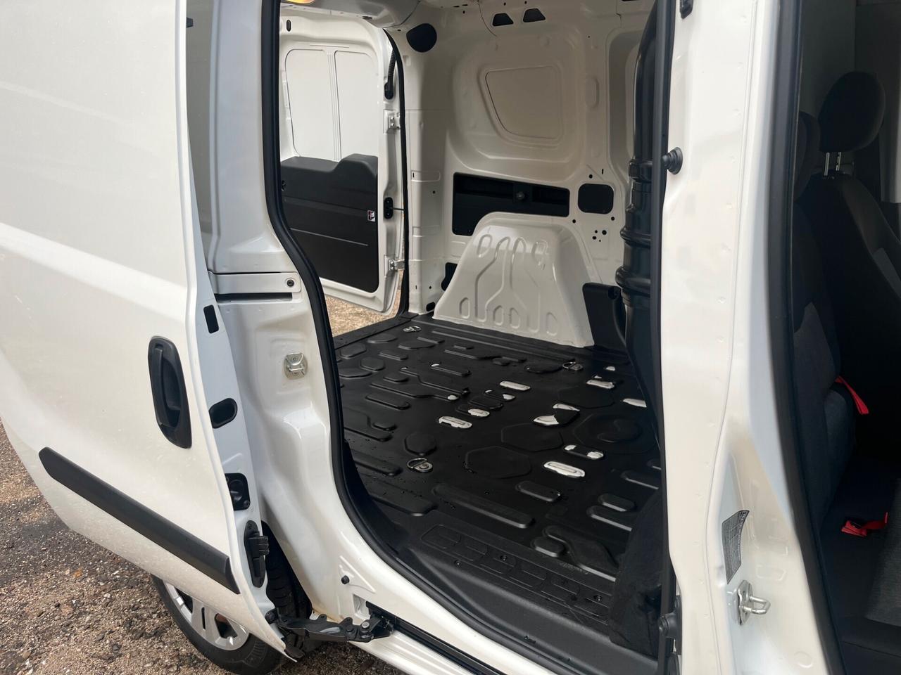 FIAT DOBLO' CH1 LOUNGE 1.6 MJET 105 CV 3 POSTI .
