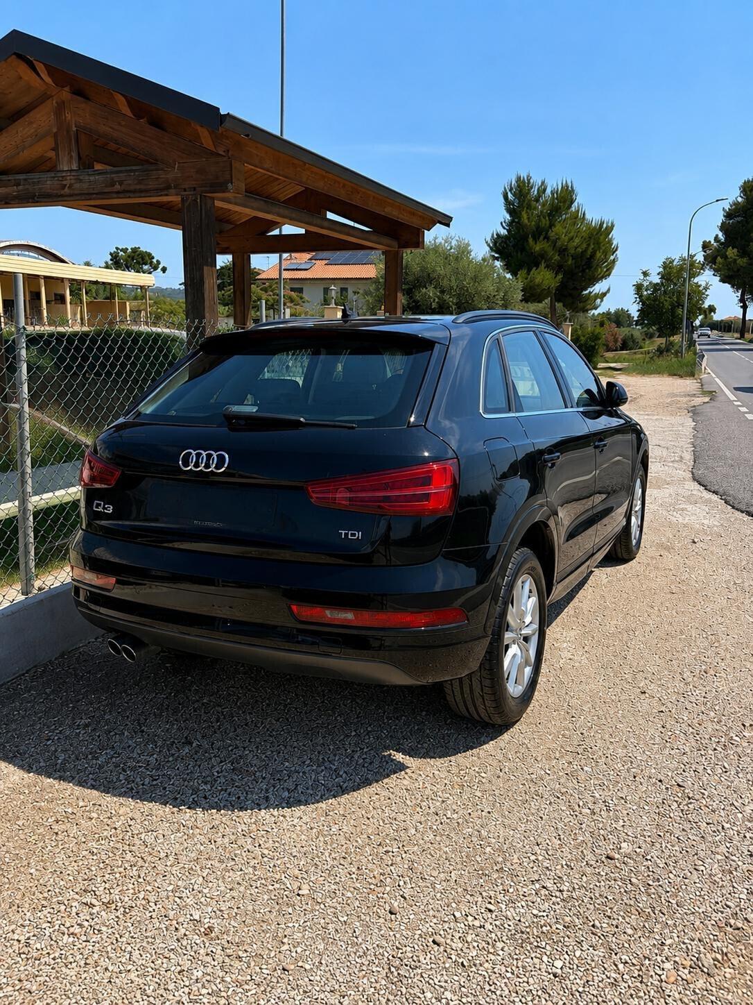 Audi Q3 2.0 TDI 120 CV -Business-